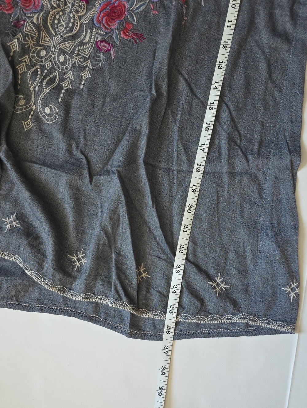 JHONNY WAS SIZE L Embroidered Blue Tunic with Pink Floral Design GREAD CONDITION - Picture 13 of 14
